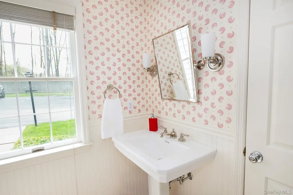 33 Upper Lane Millbrook NY 12545