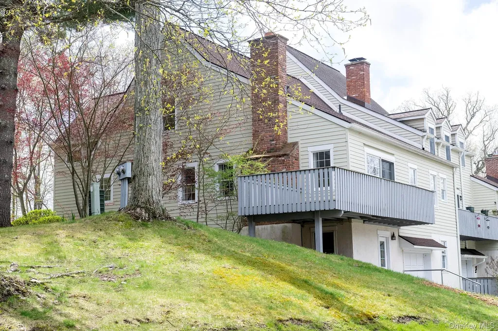 33 Upper Lane Millbrook NY 12545