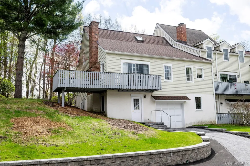 33 Upper Lane Millbrook NY 12545