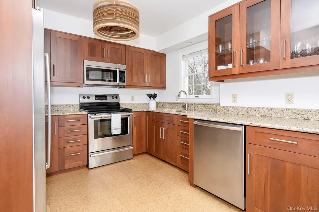 33 Upper Lane Millbrook NY 12545