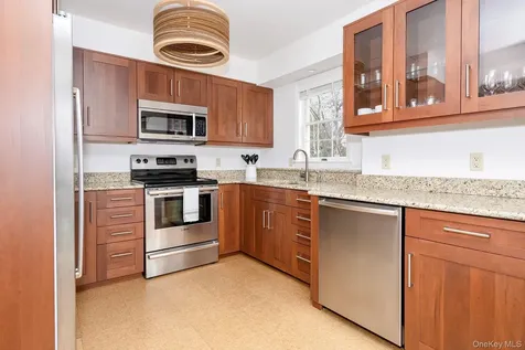 33 Upper Lane Millbrook NY 12545