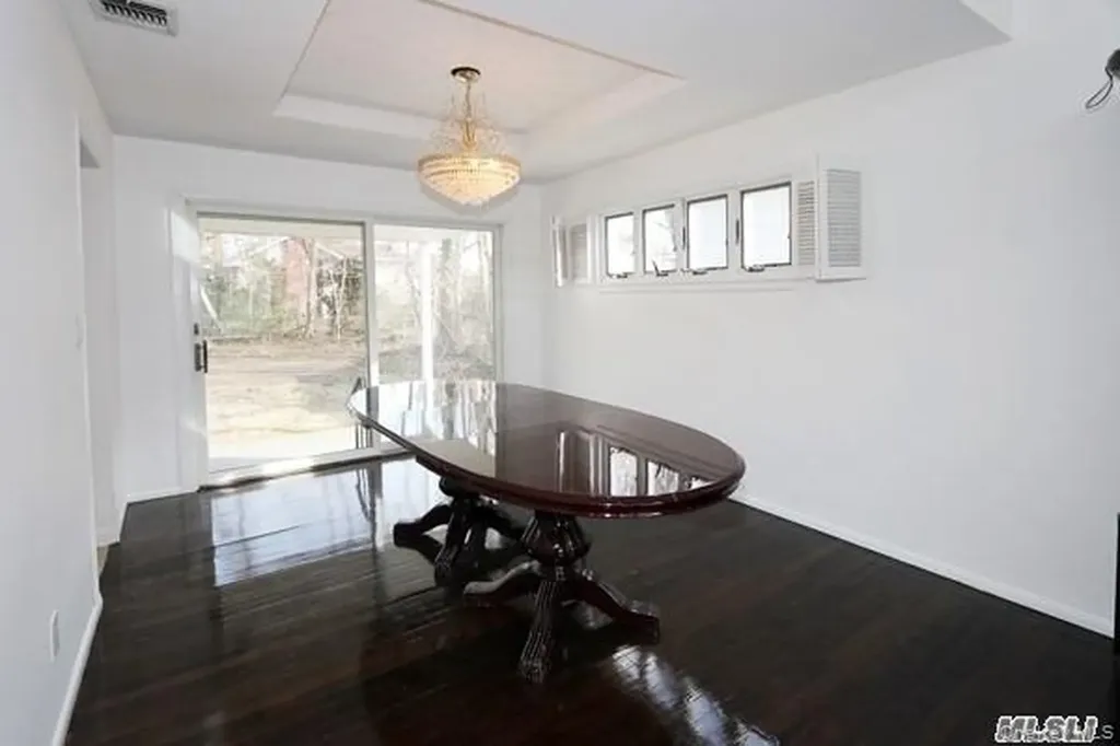 5 Gilbert Road Great Neck NY 11024