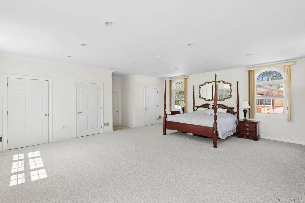 5 Huckleberry Lane E Hampton Bays NY 11946