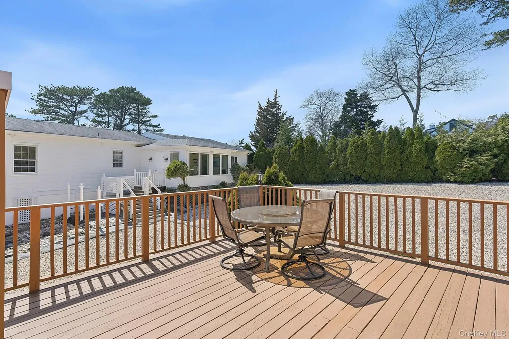 5 Huckleberry Lane E Hampton Bays NY 11946