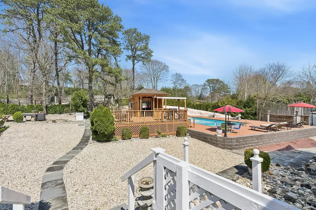 5 Huckleberry Lane E Hampton Bays NY 11946