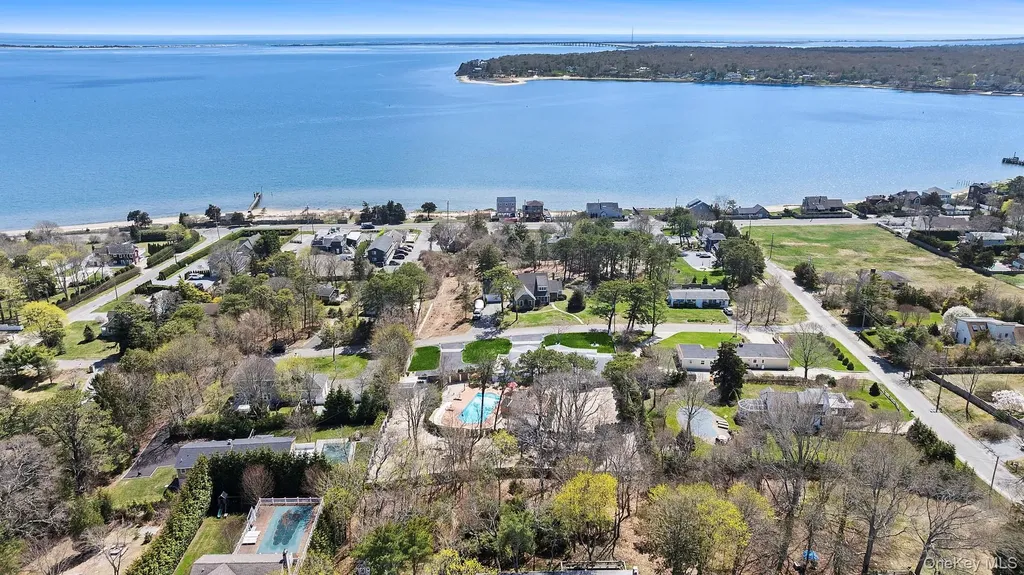 5 Huckleberry Lane E Hampton Bays NY 11946