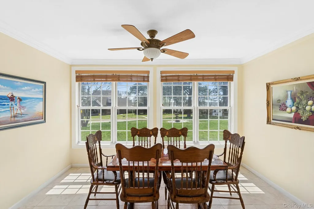 5 Huckleberry Lane E Hampton Bays NY 11946