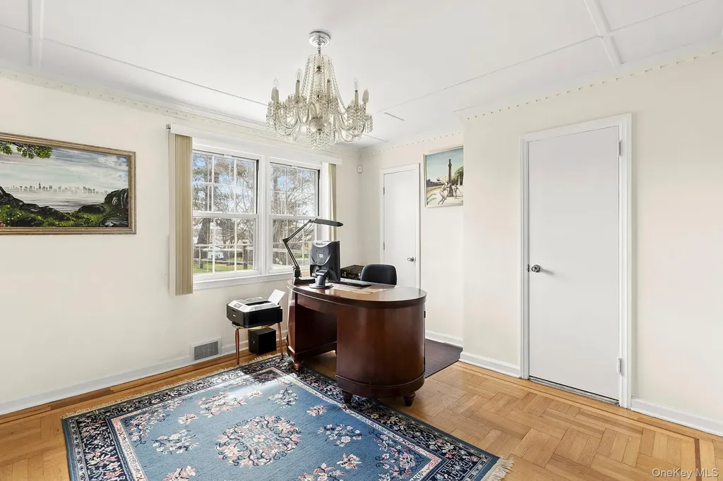 5 Huckleberry Lane E Hampton Bays NY 11946