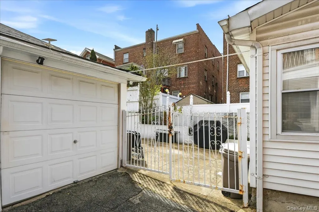 2042 Bogart Avenue Bronx NY 10462