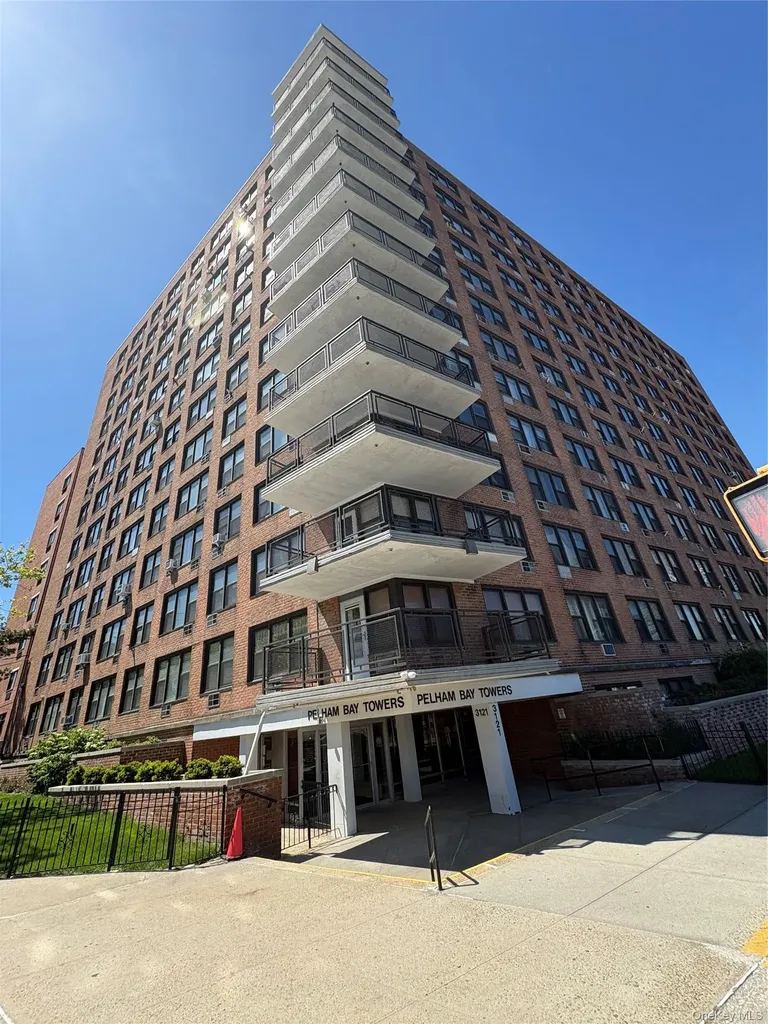 3121 Middletown Road Bronx NY 10461