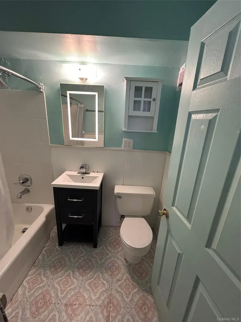 3121 Middletown Road Bronx NY 10461