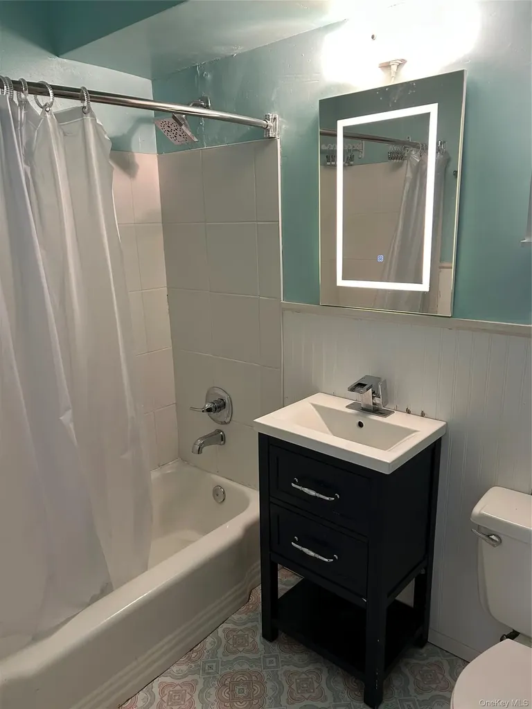 3121 Middletown Road Bronx NY 10461