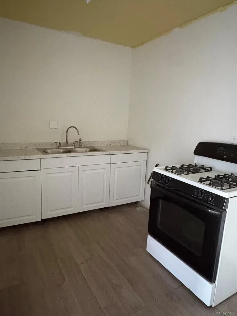 3121 Middletown Road Bronx NY 10461