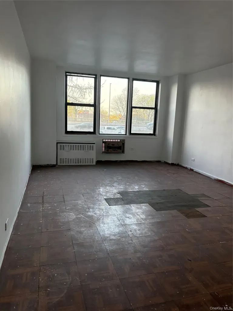 3121 Middletown Road Bronx NY 10461