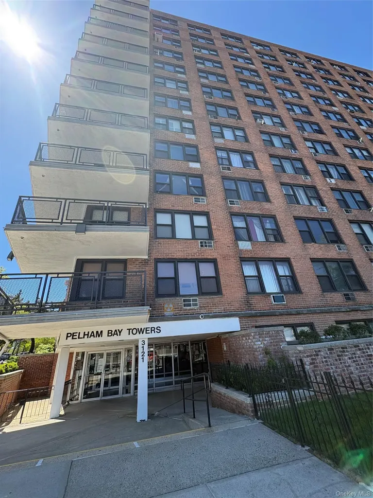 3121 Middletown Road Bronx NY 10461