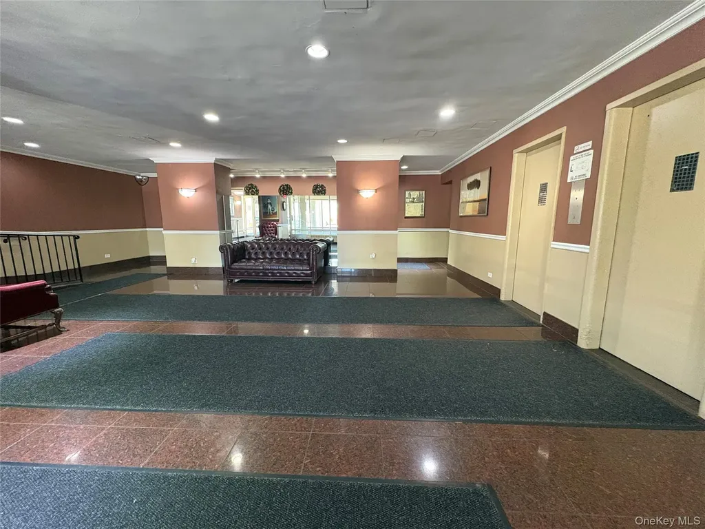 3121 Middletown Road Bronx NY 10461