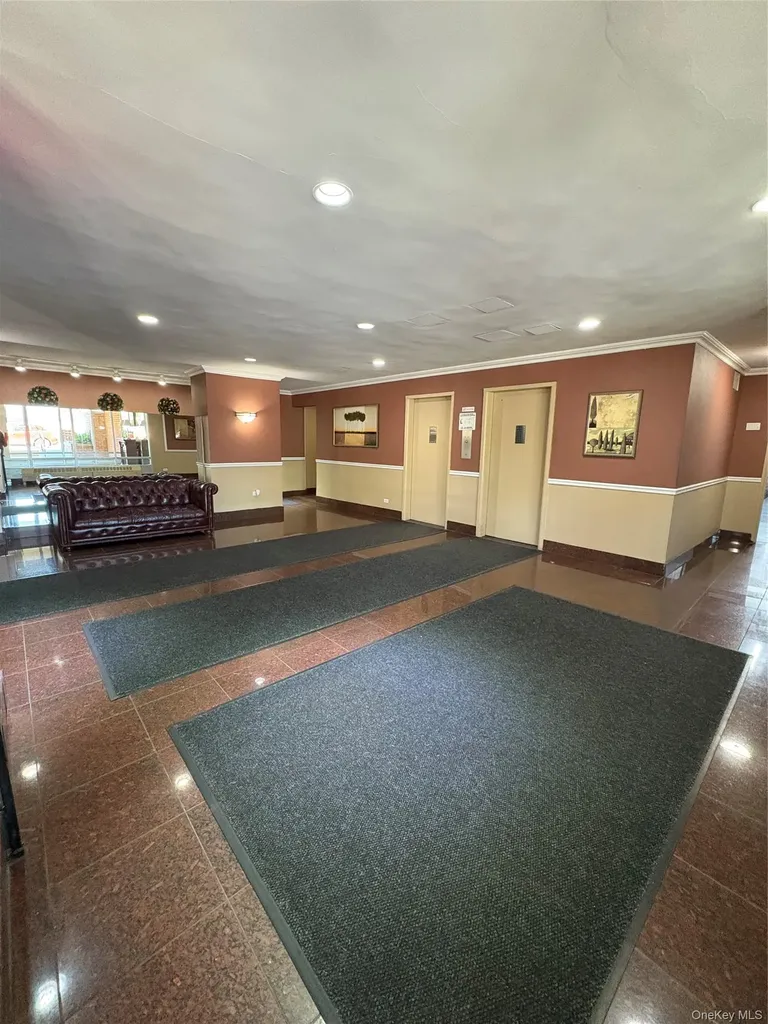 3121 Middletown Road Bronx NY 10461