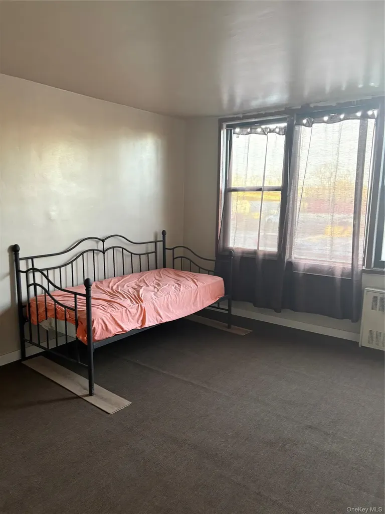 3121 Middletown Road Bronx NY 10461