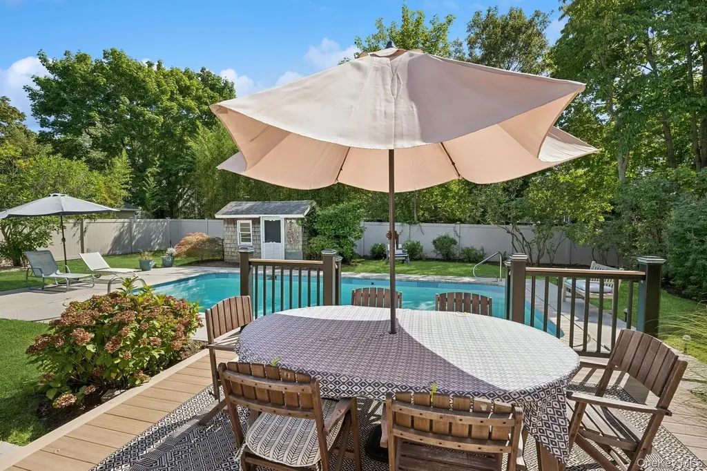 7 Linda Lane Hampton Bays NY 11946