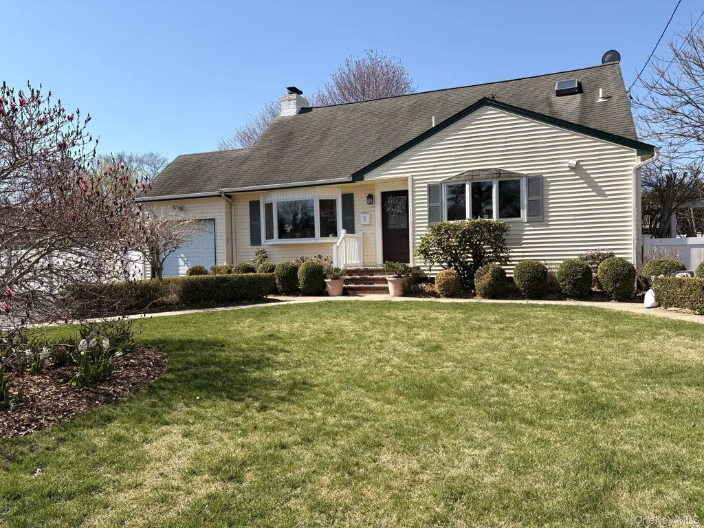 3 Barnfield Place North Babylon NY 11703
