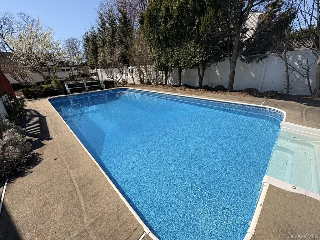 3 Barnfield Place North Babylon NY 11703