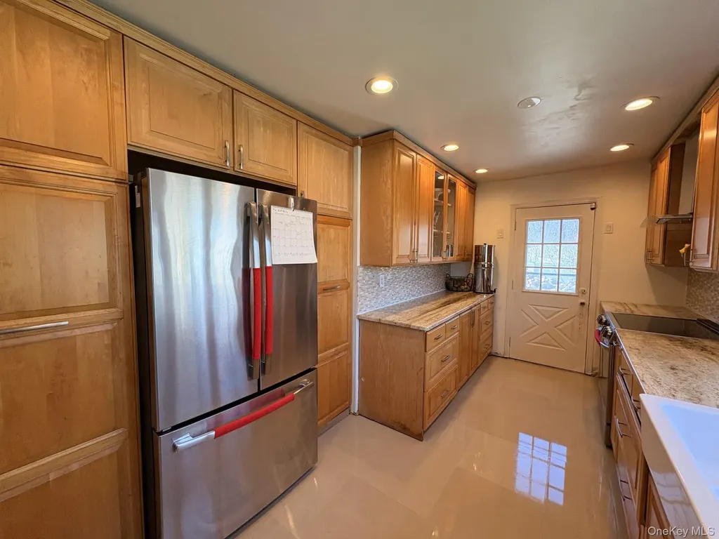 3 Barnfield Place North Babylon NY 11703