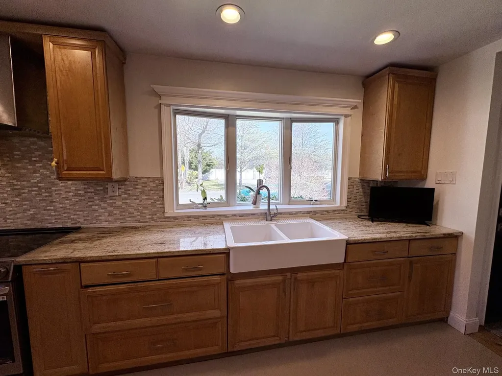 3 Barnfield Place North Babylon NY 11703
