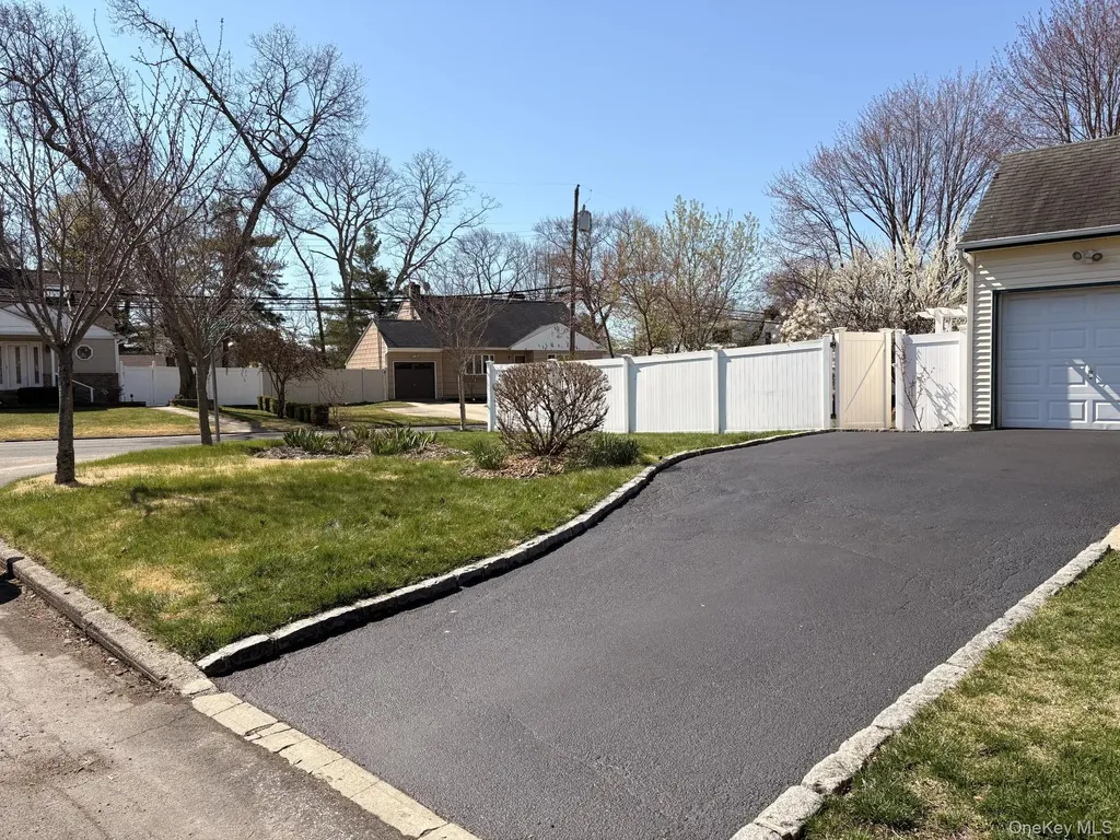 3 Barnfield Place North Babylon NY 11703