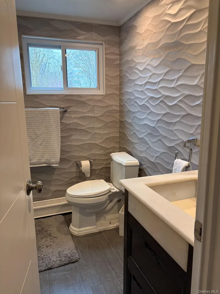 3 Barnfield Place North Babylon NY 11703