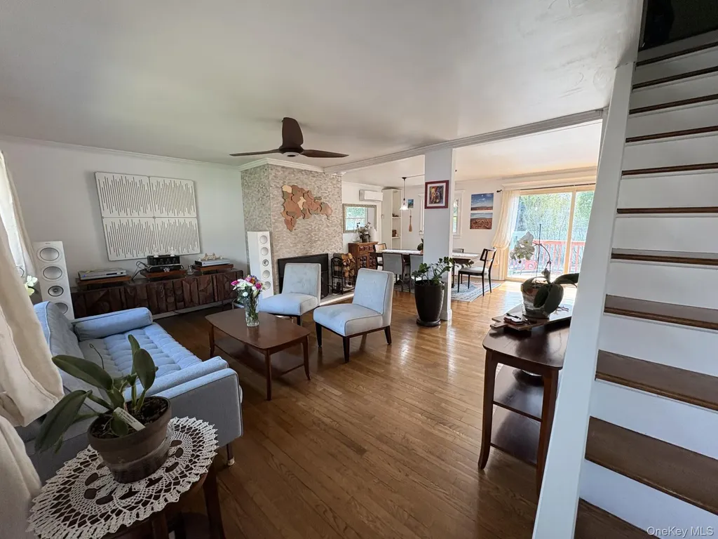 3 Barnfield Place North Babylon NY 11703