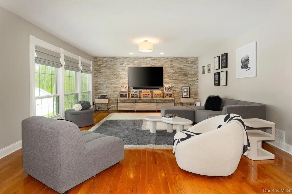 10 Quail Ridge Road Hyde Park NY 12538
