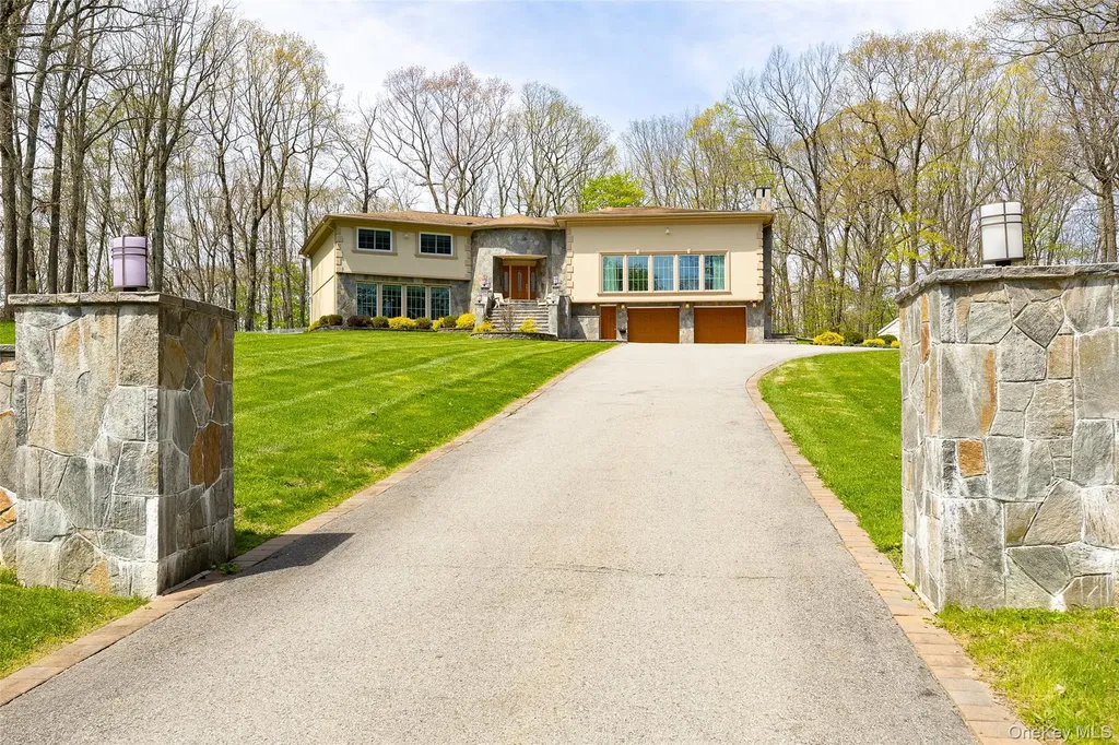 10 Quail Ridge Road Hyde Park NY 12538