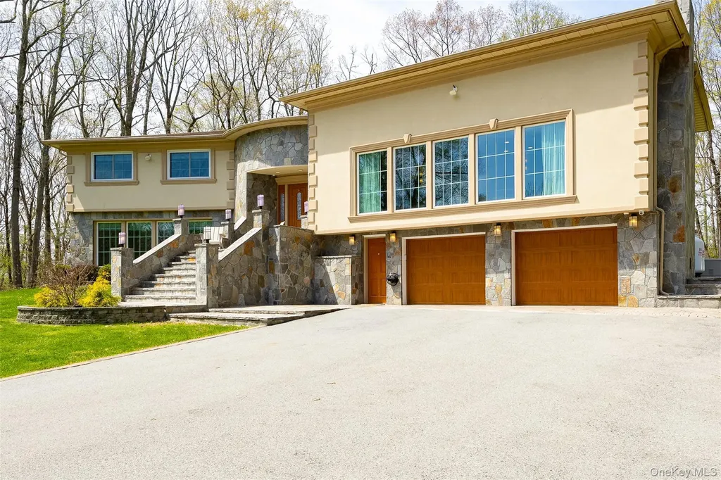 10 Quail Ridge Road Hyde Park NY 12538