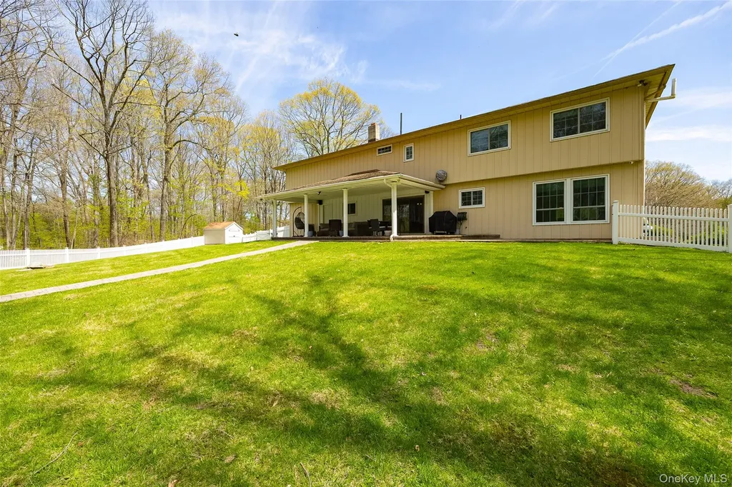 10 Quail Ridge Road Hyde Park NY 12538