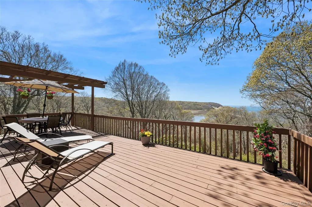 3 Summit Drive Baiting Hollow NY 11933