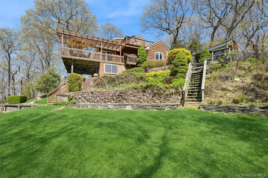 3 Summit Drive Baiting Hollow NY 11933