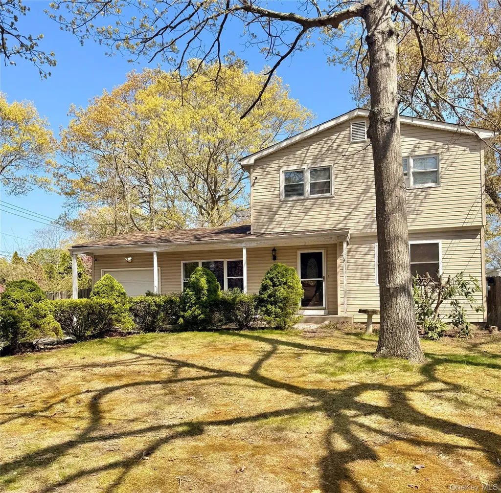 13 Hampton Avenue Mastic NY 11950