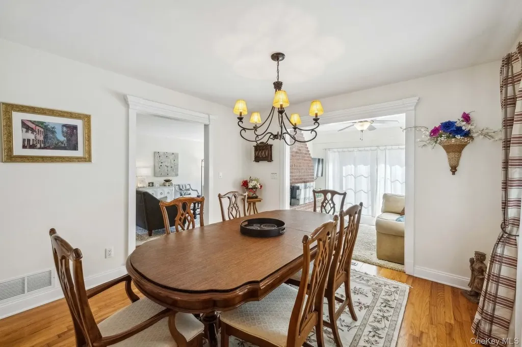7 Linda Lane Hampton Bays NY 11946