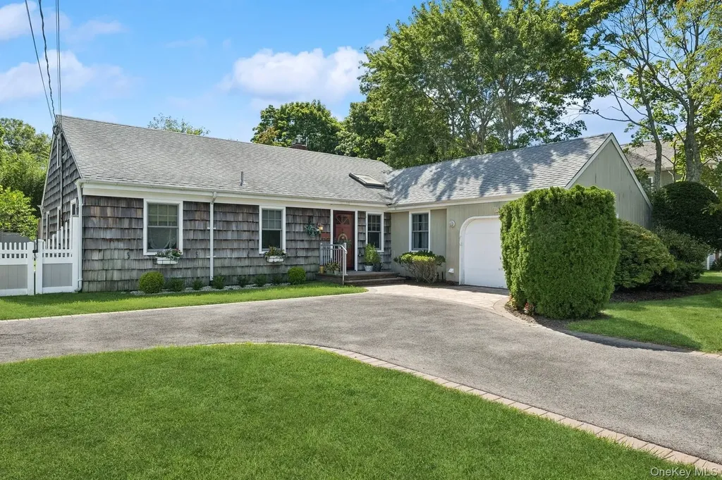 7 Linda Lane Hampton Bays NY 11946
