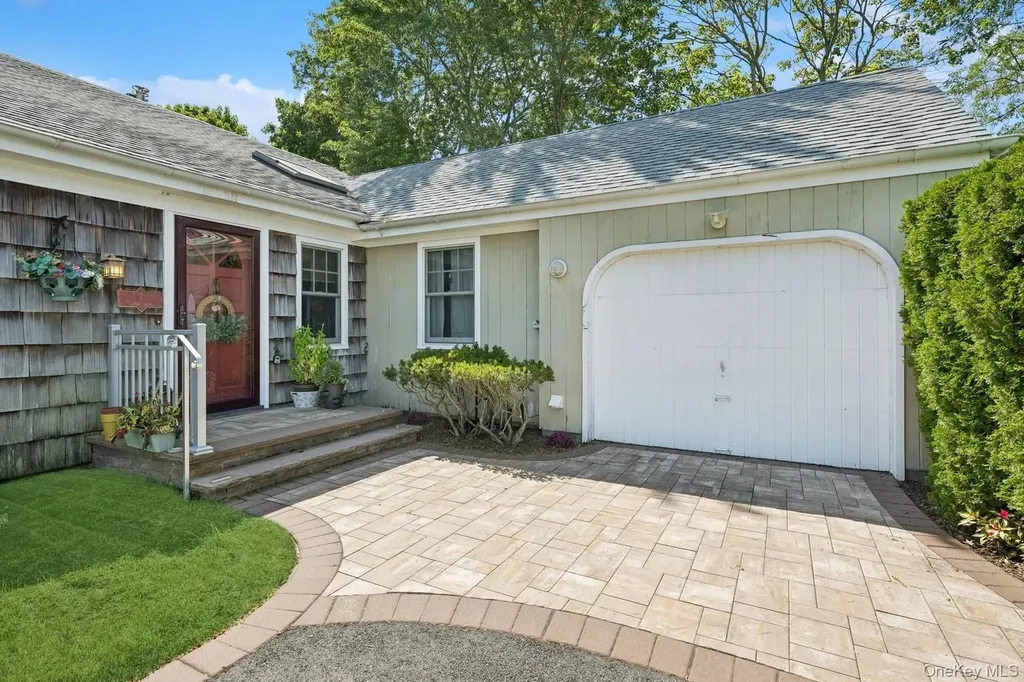 7 Linda Lane Hampton Bays NY 11946