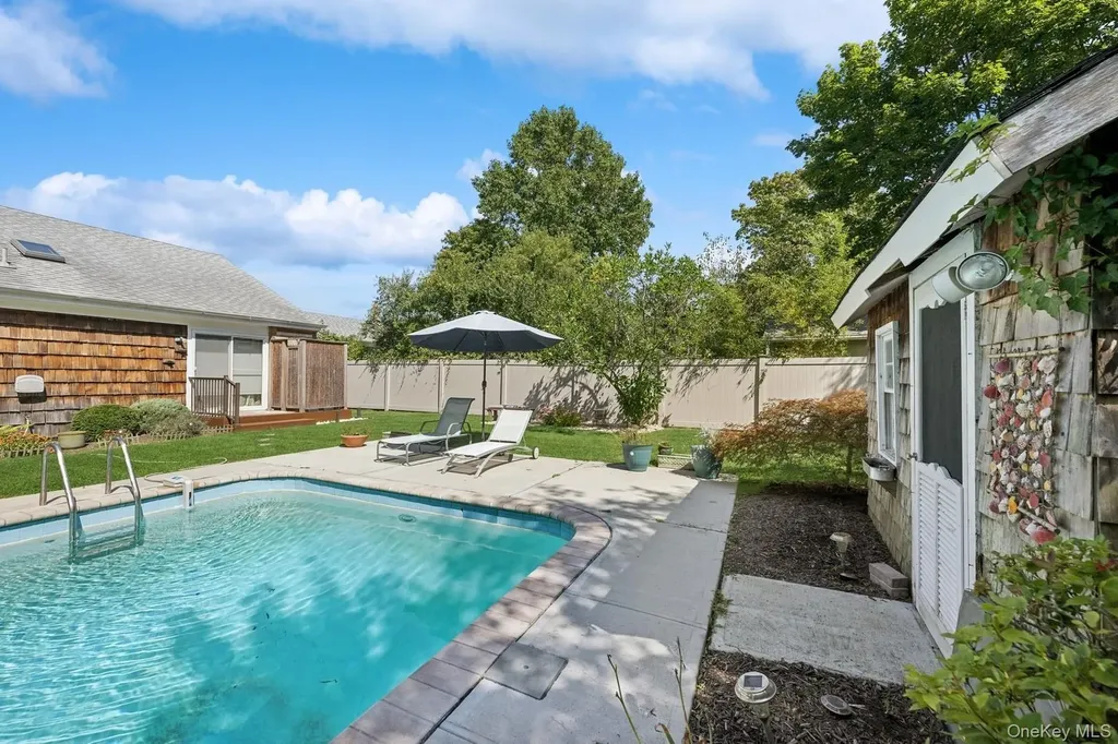 7 Linda Lane Hampton Bays NY 11946