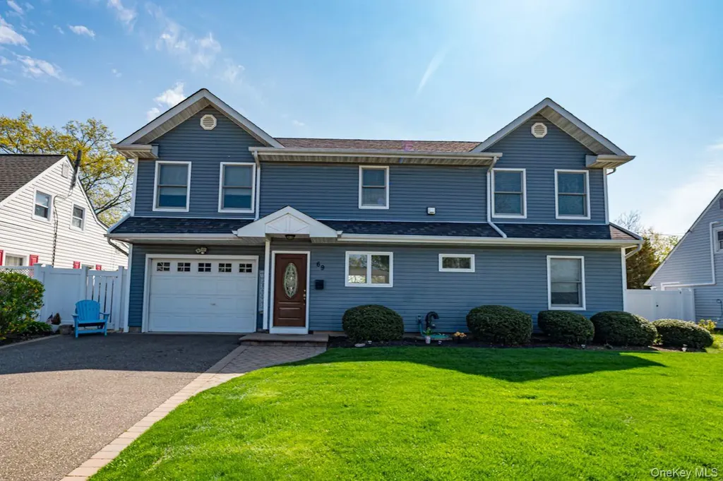 69 Chimney Lane Levittown NY 11756