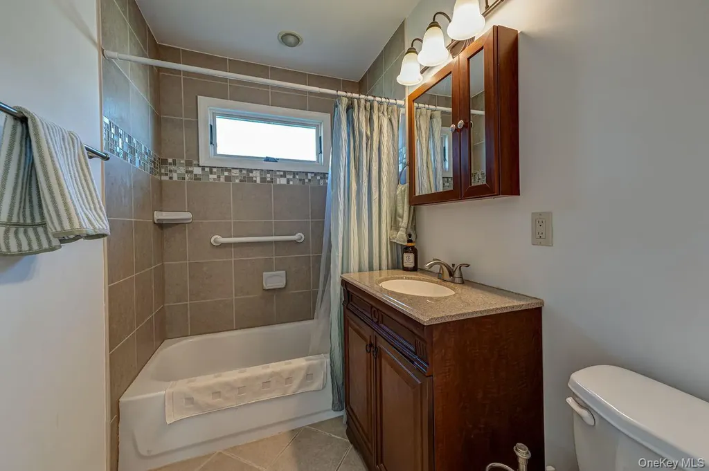 69 Chimney Lane Levittown NY 11756