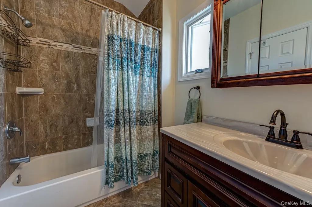 69 Chimney Lane Levittown NY 11756
