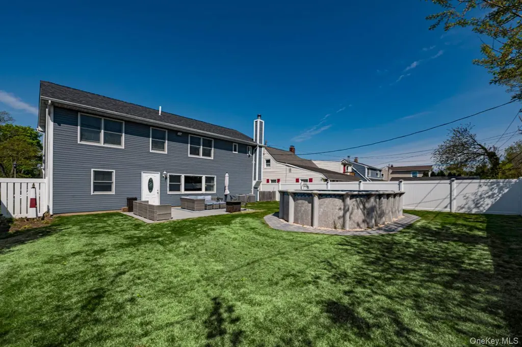 69 Chimney Lane Levittown NY 11756