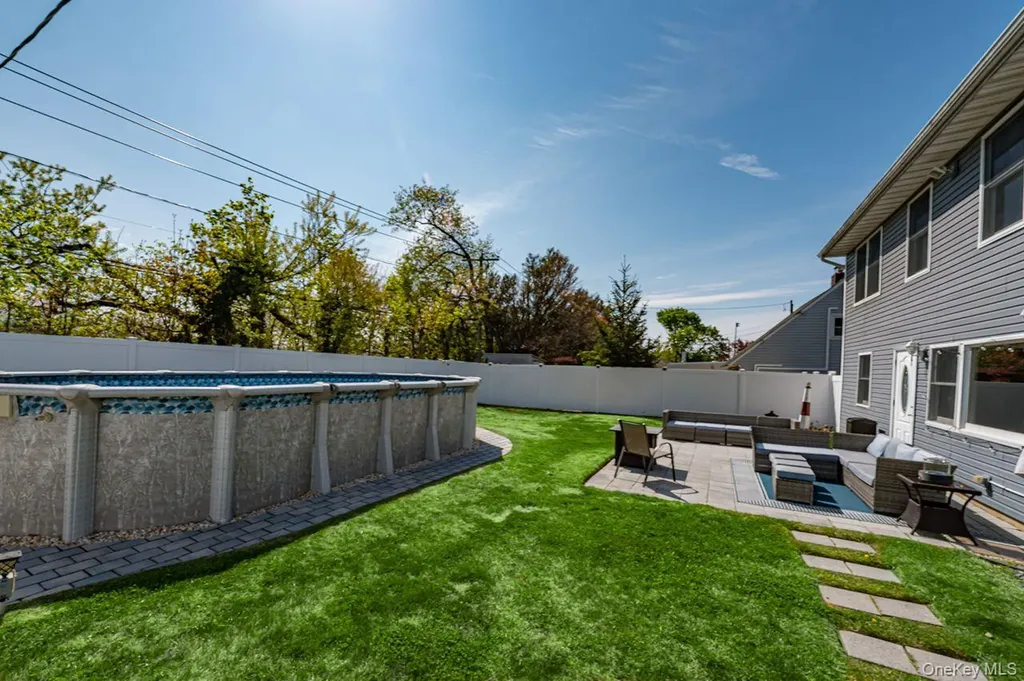 69 Chimney Lane Levittown NY 11756