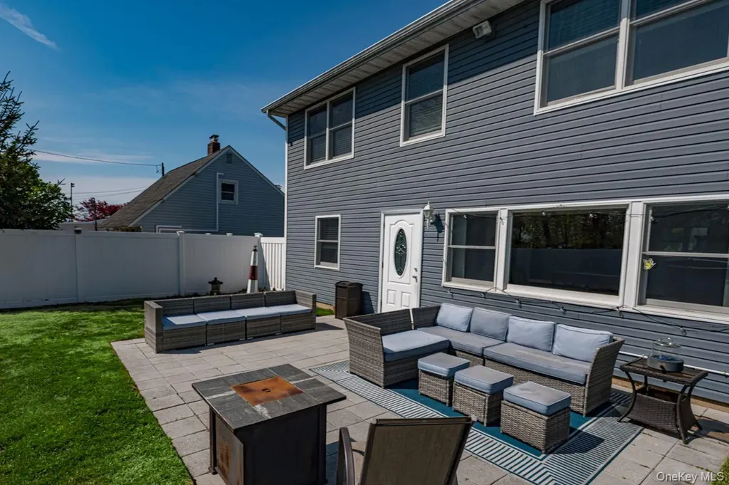 69 Chimney Lane Levittown NY 11756