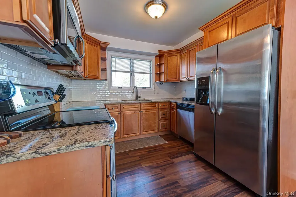 69 Chimney Lane Levittown NY 11756