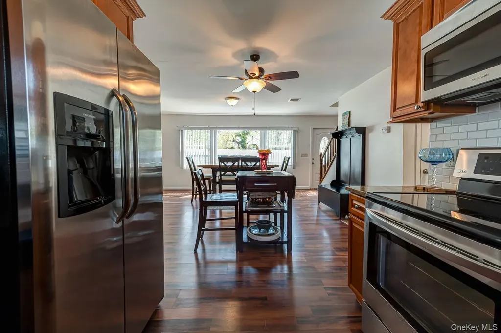 69 Chimney Lane Levittown NY 11756