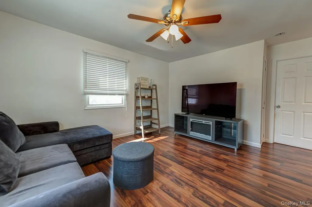 69 Chimney Lane Levittown NY 11756